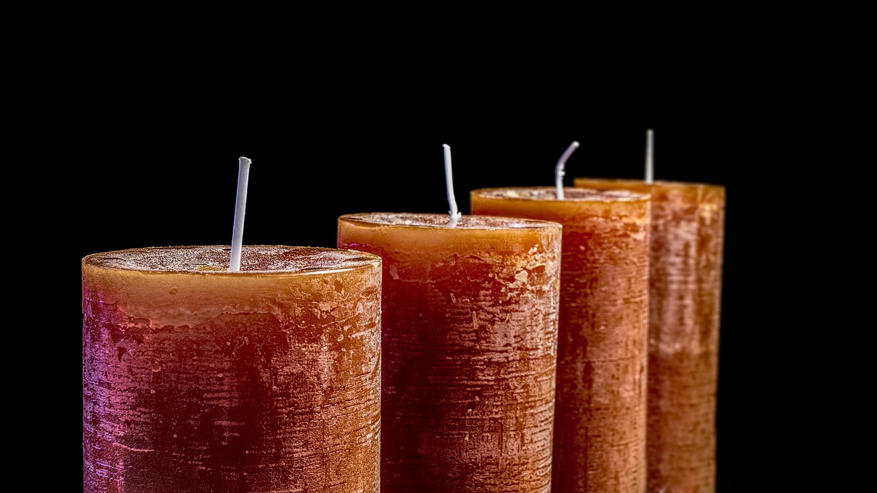 Simon James Home has become one of the UK’s most admired luxury candle brands, known for its award-winning craftsmanship, eco-conscious design and fragrance blends that bring warmth, character and elegance into any room. With a focus on handmade soy wax candles and responsibly sourced ingredients, the brand offers a thoughtful alternative to mass-produced home fragrances. Every candle is crafted to transform a space, creating an atmosphere where comfort, style and sustainability work together.